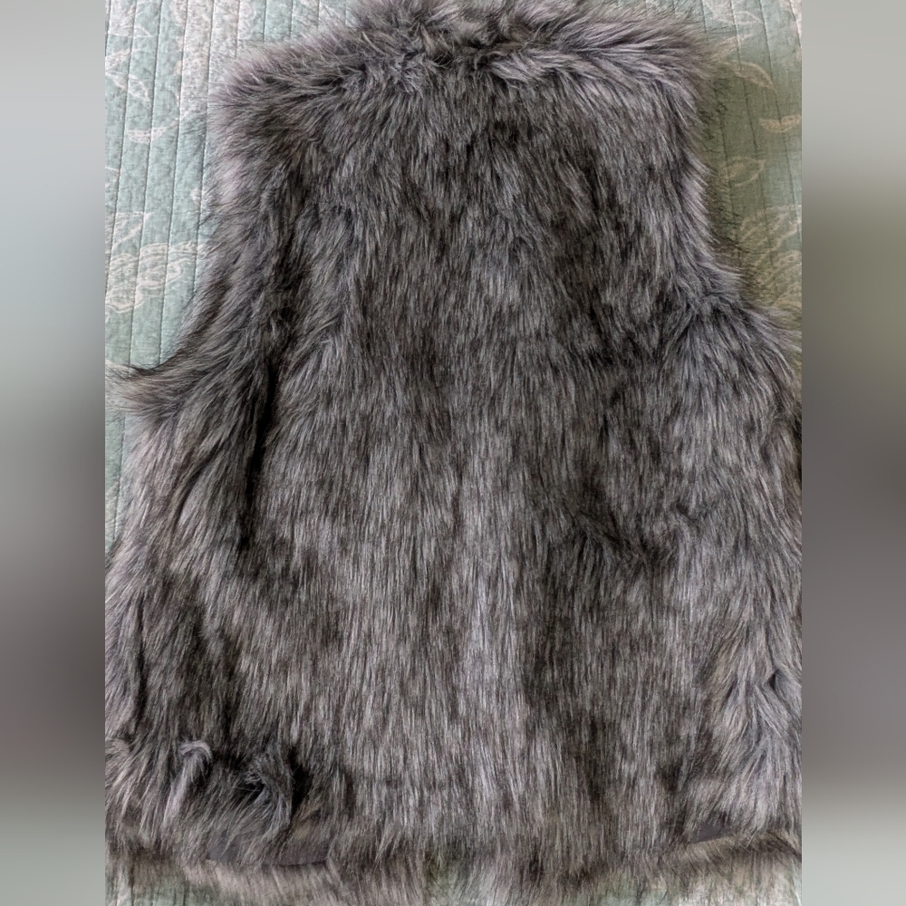 NWT Cavalini Ci Sono Grey Faux Fur Vest. Size L. - Picture 6 of 9